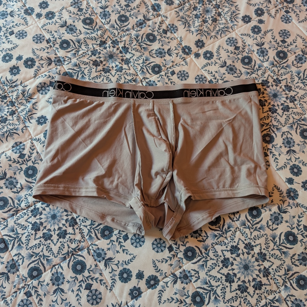 Calvin Klein Underwear Men's Gray Trunks - Picture 4 of 5
